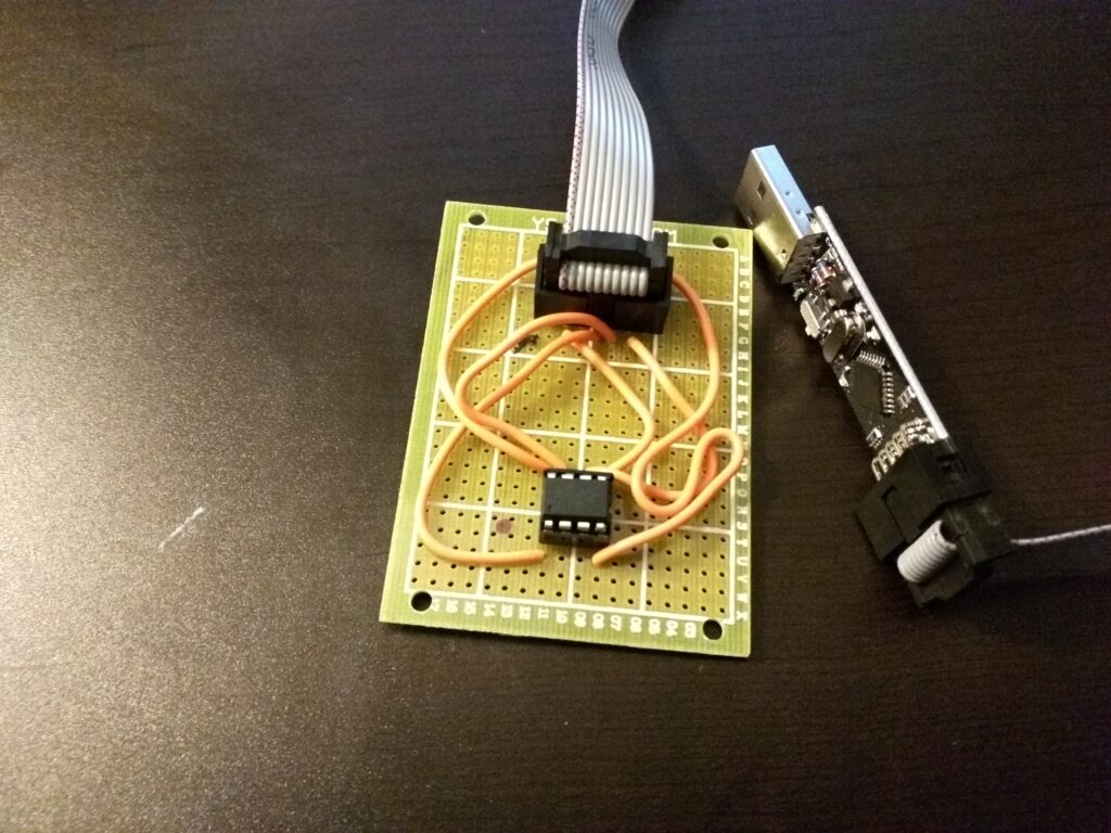 I can quickly program ATtiny chips by putting the chip in the IC socket and plugging an USBasp in the ribbon socket.